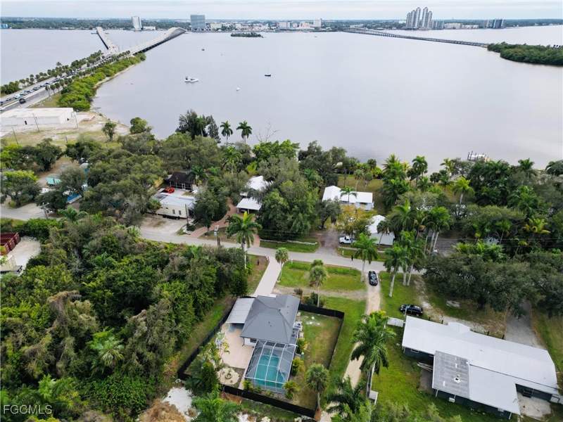 2 bedroom SingleFamilyResidence at 48 W North Shore Ave, North Fort Myers, North Fort Myers — photo 3