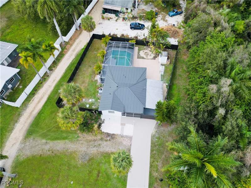2 bedroom SingleFamilyResidence at 48 W North Shore Ave, North Fort Myers, North Fort Myers — photo 4