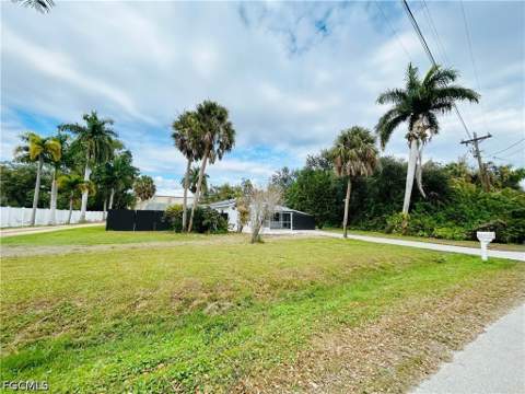 48 W North Shore Ave, North Fort Myers FL - photo 9 of 44