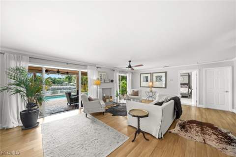 1030 Aqua Ln, Fort Myers FL - photo 7 of 41