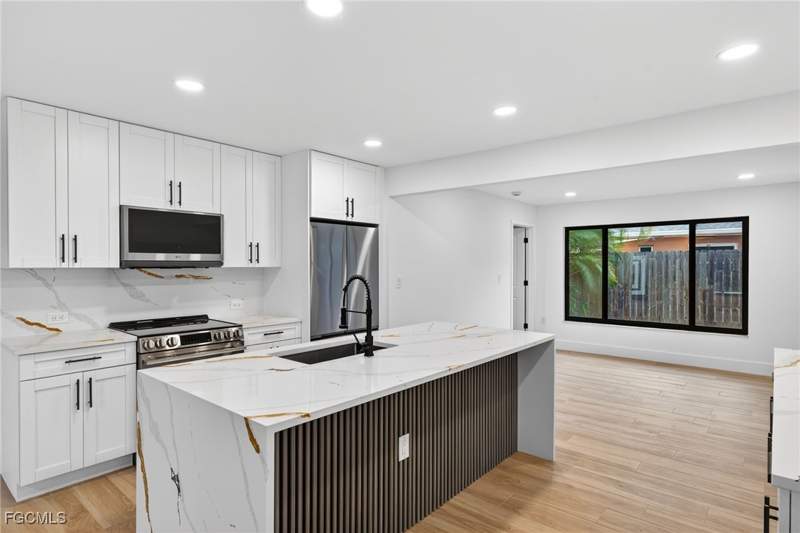 3 bedroom SingleFamilyResidence at 1433 Paloma Dr, Fort Myers, Fort Myers — photo 5