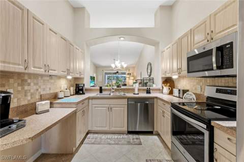 6242 Mandalay Cir 55, Naples FL - photo 6 of 20