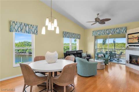 162 Newport Dr 1207, Naples FL - photo 10 of 48