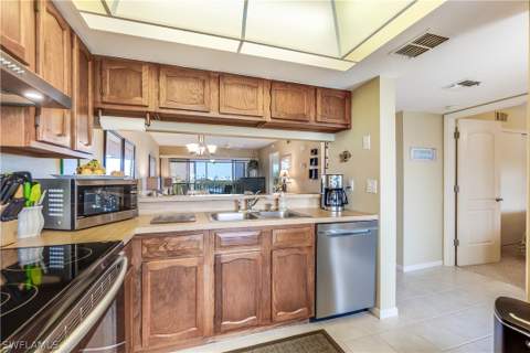 21420 Bay Village Dr 216, Fort Myers Beach FL - photo 10 of 32