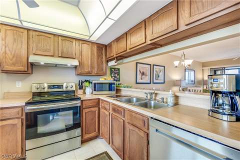 21420 Bay Village Dr 216, Fort Myers Beach FL - photo 8 of 32