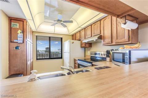 21420 Bay Village Dr 216, Fort Myers Beach FL - photo 9 of 32