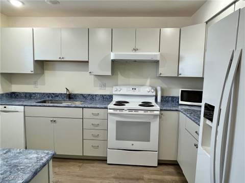 1356 Myerlee Country Club Blvd 2, Fort Myers FL - photo 12 of 47