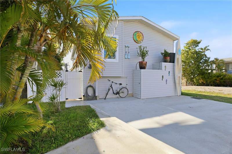 2 bedroom SingleFamilyResidence at 35 Emily Ln, Emily Lane Land Condo, Fort Myers Beach — photo 3