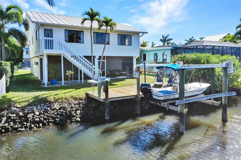 3 bedroom SingleFamilyResidence at 1285 Grand Canal Dr, Gulf Harbor, Naples — photo 2