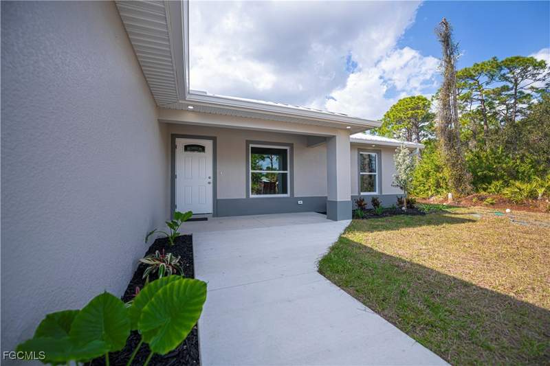 3 bedroom SingleFamilyResidence at 6203 Hob Ct, Port Labelle, Labelle — photo 2