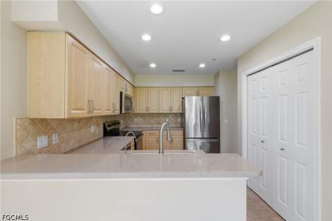 13081 Pebblebrook Point Cir 102, Fort Myers FL - photo 12 of 50