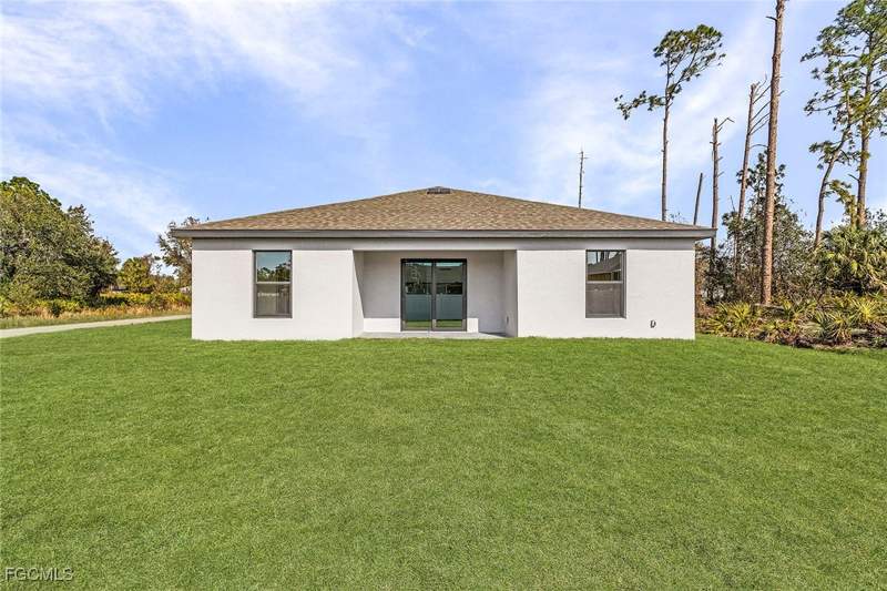 3 bedroom SingleFamilyResidence at 722 Kari Cir, Mirror Lakes, Lehigh Acres — photo 3