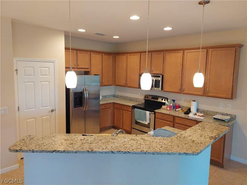 3 bedroom SingleFamilyResidence at 3333 Magnolia Landing Ln, Magnolia Landing, North Fort Myers — photo 4