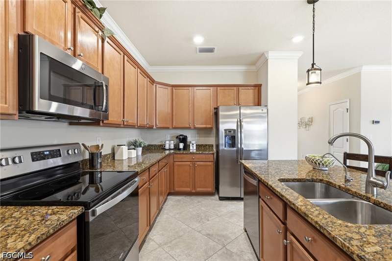 4 bedroom SingleFamilyResidence at 10976 Cherry Laurel Dr, Reflection Isles, Fort Myers — photo 4