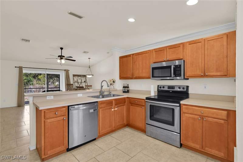3 bedroom SingleFamilyResidence at 3012 14th St W, Lehigh Acres, Lehigh Acres — photo 2