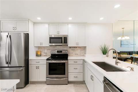380 Seaview Ct 405, Marco Island FL - photo 10 of 33