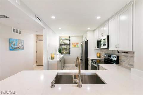380 Seaview Ct 405, Marco Island FL - photo 11 of 33
