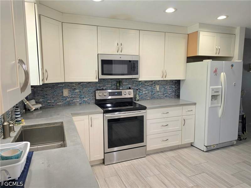 1 bedroom Condominium at 6777 Winkler Rd A 236, Regency Condo, Fort Myers — photo 2