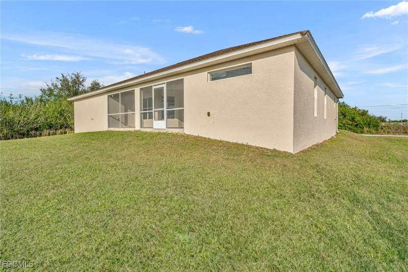 4 bedroom SingleFamilyResidence at 1402 Fred Ave S, Lehigh Acres, Lehigh Acres — photo 2