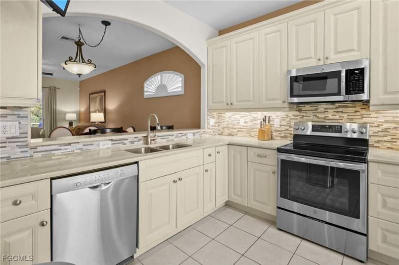 2 bedroom SingleFamilyResidence at 8103 Woodridge Pointe DR, LANGSHIRE, Fort Myers — photo 1