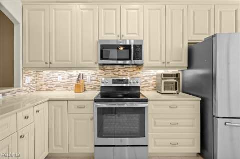 8103 Woodridge Pointe Dr, Fort Myers FL - photo 7 of 36