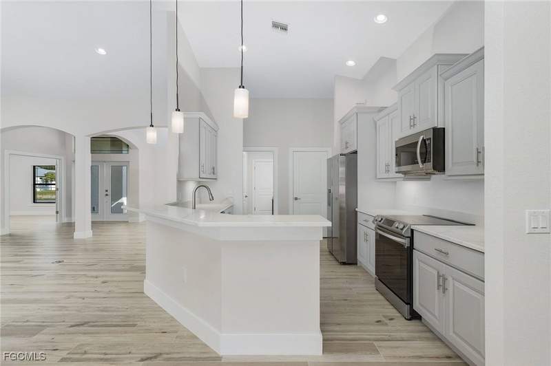 4 bedroom SingleFamilyResidence at 346 SW 28th Pl, Cape Coral, Cape Coral — photo 5