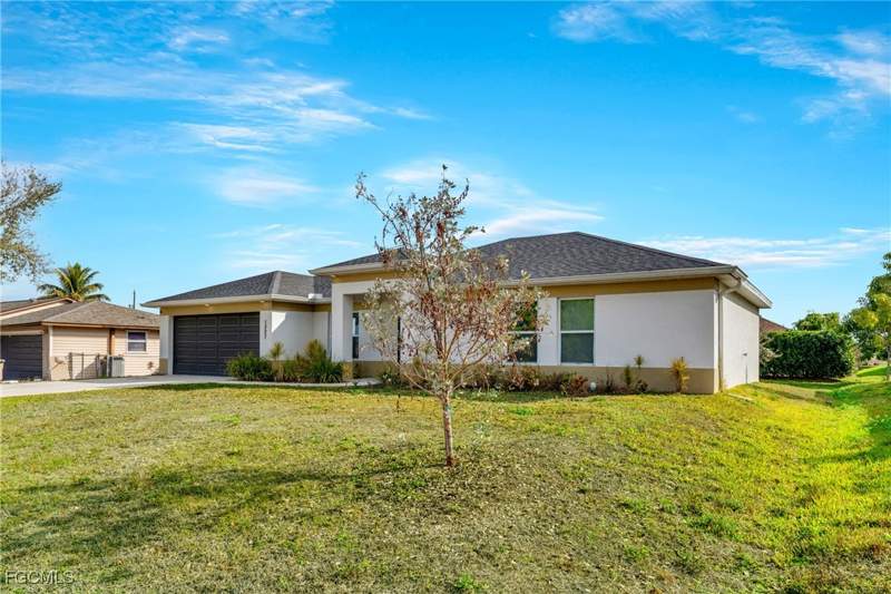 3 bedroom SingleFamilyResidence at 1327 NE 12th Ave, Cape Coral, Cape Coral — photo 2