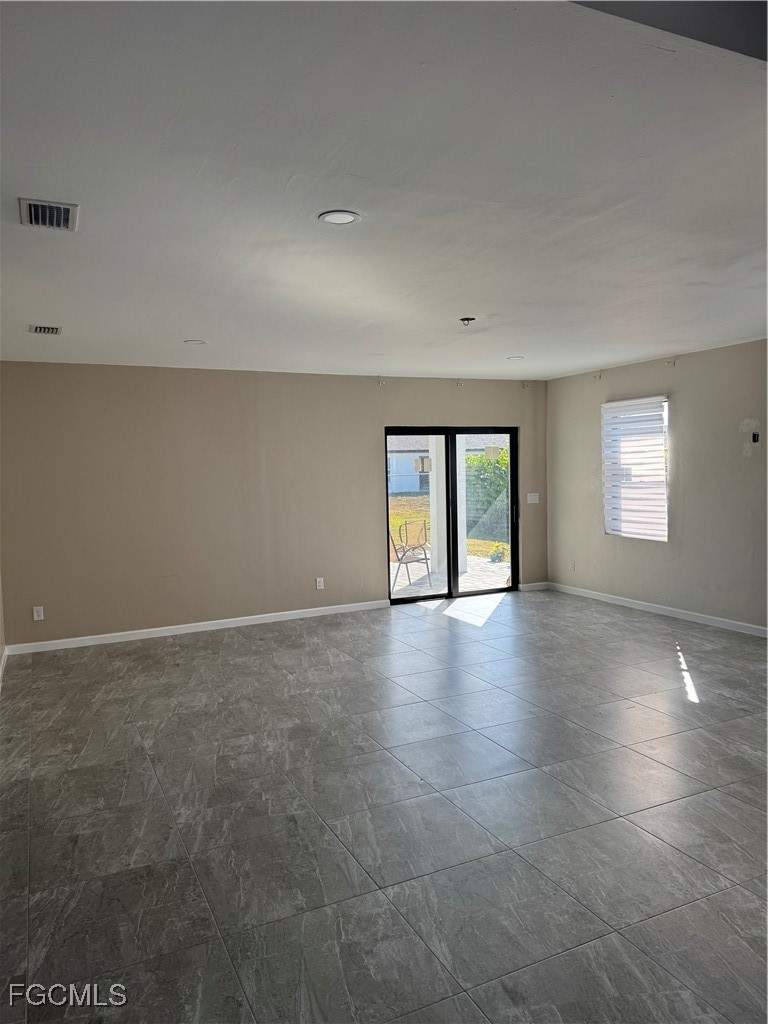 3 bedroom SingleFamilyResidence at 1004 Diplomat Pkwy W, Cape Coral, Cape Coral — photo 4