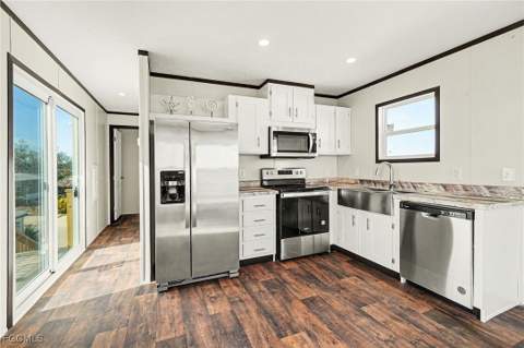 69 Emily Ln, Fort Myers Beach FL - photo 11 of 24