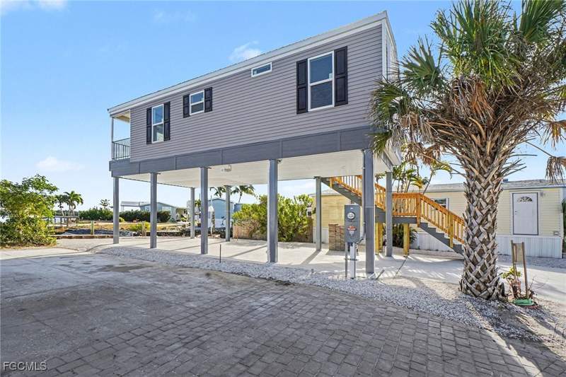 1 bedroom SingleFamilyResidence at 69 Emily Ln, Emily Lane Land Condo, Fort Myers Beach — photo 4