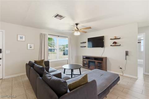 428 SW 33rd Ter, Cape Coral FL - photo 10 of 37