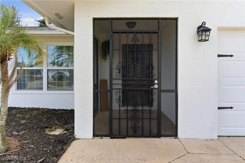 3 bedroom SingleFamilyResidence at 428 SW 33rd Ter, Cape Coral, Cape Coral — photo 4