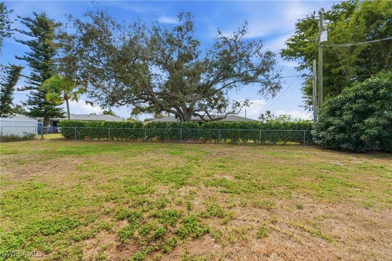 3 bedroom SingleFamilyResidence at 428 SW 33rd Ter, Cape Coral, Cape Coral — photo 5