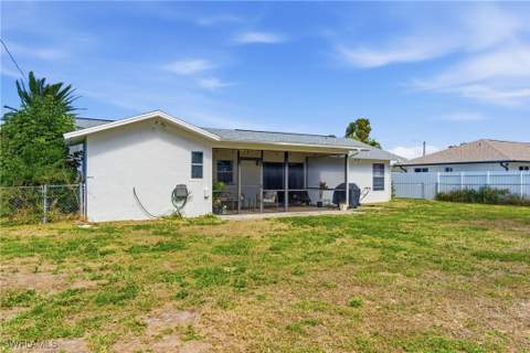 428 SW 33rd Ter, Cape Coral FL - photo 6 of 37