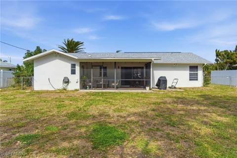 428 SW 33rd Ter, Cape Coral FL - photo 7 of 37