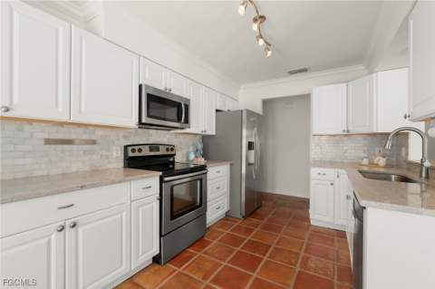 15068 Cloverdale Dr, Fort Myers FL - photo 12 of 48