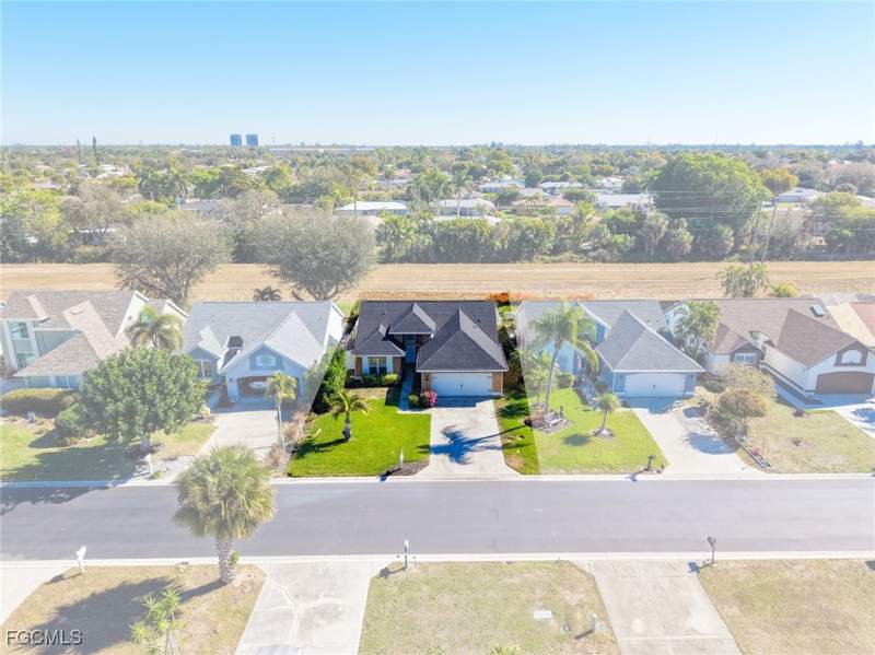 3 bedroom SingleFamilyResidence at 15068 Cloverdale Dr, The Meadow, Fort Myers — photo 3