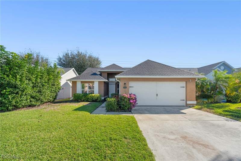 3 bedroom SingleFamilyResidence at 15068 Cloverdale Dr, The Meadow, Fort Myers — photo 4