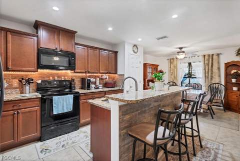 1826 SW Trafalgar Pkwy, Cape Coral FL - photo 13 of 45