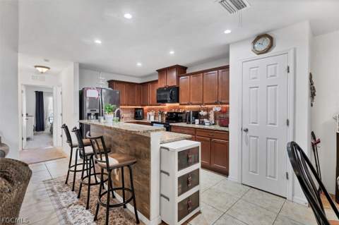 1826 SW Trafalgar Pkwy, Cape Coral FL - photo 14 of 45