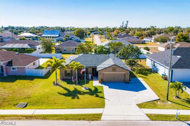 3 bedroom SingleFamilyResidence at 1826 SW Trafalgar Pkwy, Cape Coral, Cape Coral — photo 2