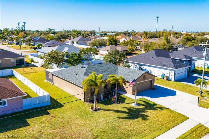 3 bedroom SingleFamilyResidence at 1826 SW Trafalgar Pkwy, Cape Coral, Cape Coral — photo 4