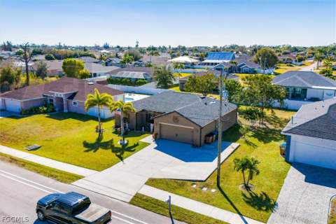 1826 SW Trafalgar Pkwy, Cape Coral FL - photo 6 of 45