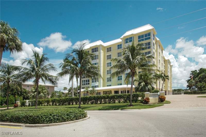 2 bedroom Condominium at 1900 Gulf Shore Blvd N 303, Boulevard Club, Naples — photo 2