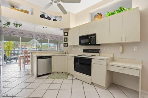 7680 Oleander Gate Dr J202, Naples FL - photo 15 of 41