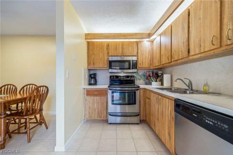 1550 Park Meadows Dr 2, Fort Myers FL - photo 14 of 39