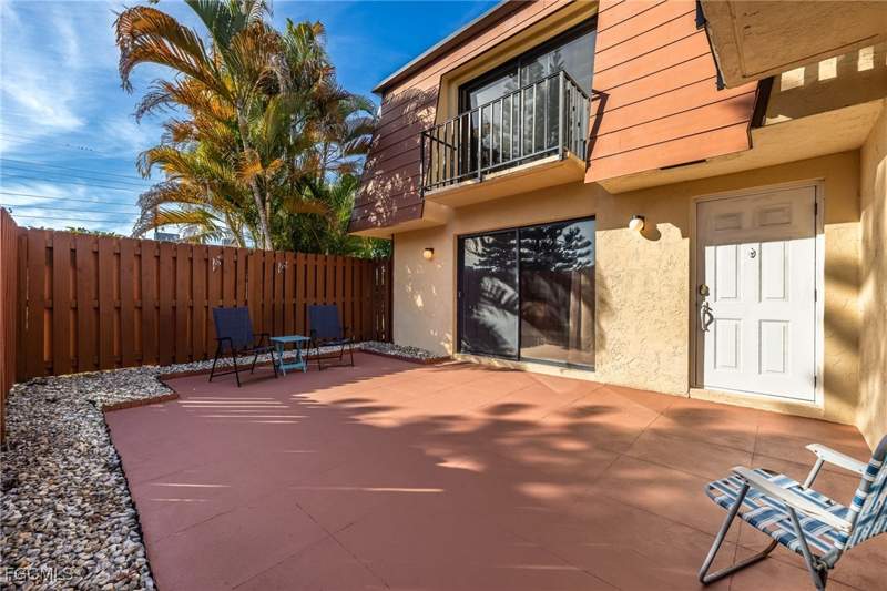 2 bedroom Townhouse at 1550 Park Meadows Dr 2, Parkwoods Townhouse Community, Fort Myers — photo 4