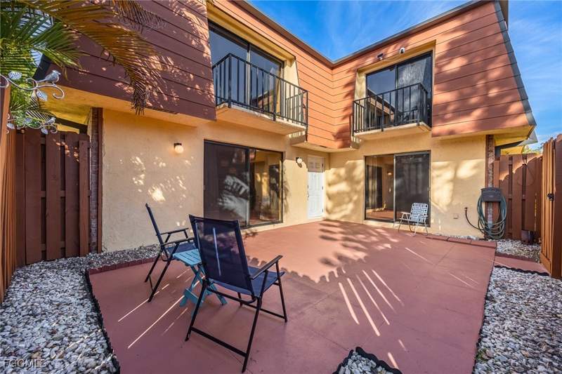 2 bedroom Townhouse at 1550 Park Meadows Dr 2, Parkwoods Townhouse Community, Fort Myers — photo 5