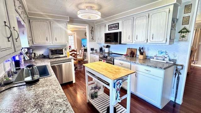 2 bedroom ManufacturedHome at 14667 Paul Revere Loop, Old Bridge Village, North Fort Myers — photo 2