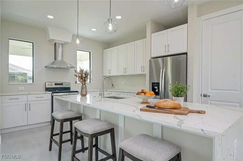 3 bedroom SingleFamilyResidence at 19 NW 14th Pl, Cape Coral, Cape Coral — photo 3